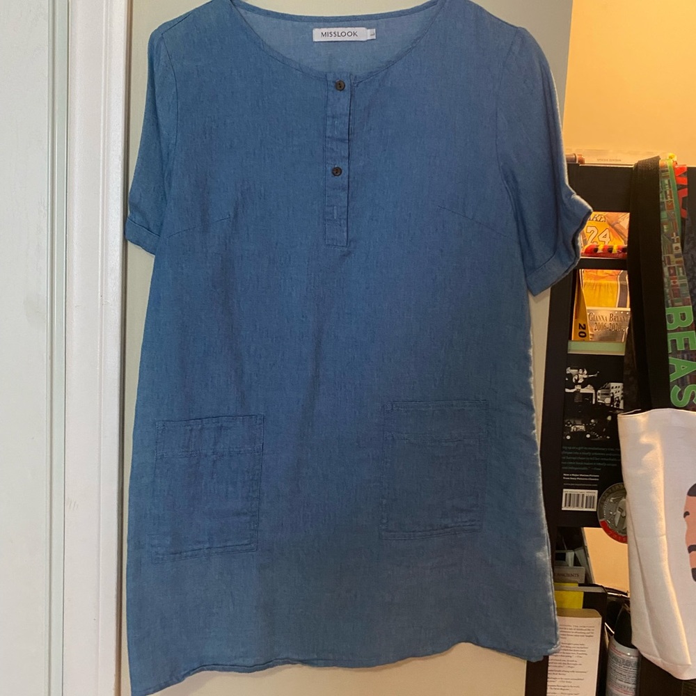 Denim tunic with two front pockets.
